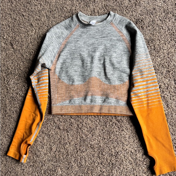 Amazon crop workout shirt long sleeve - Picture 1 of 2